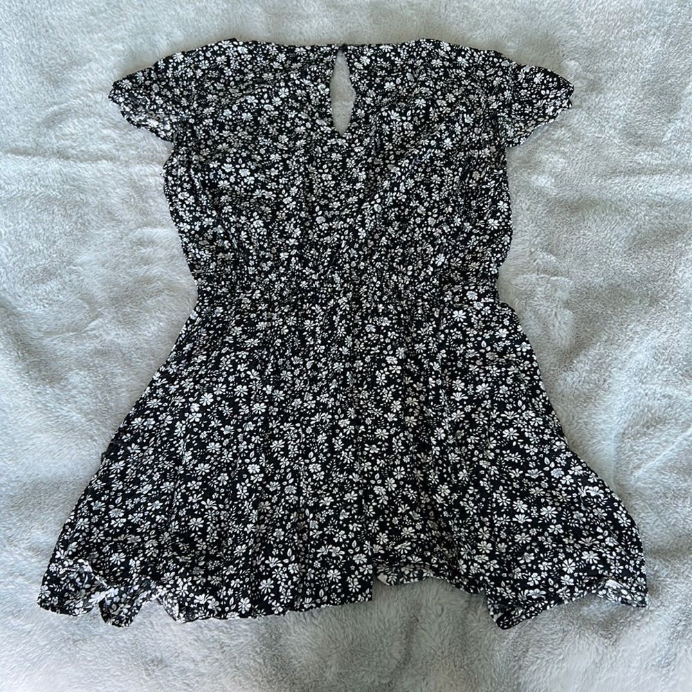 Hollister Floral Romper  (Women’s Size Small)